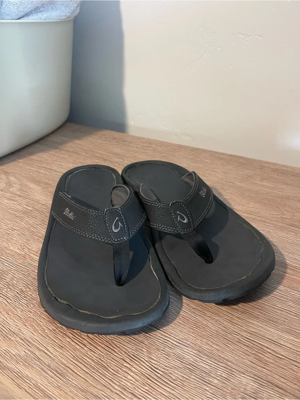 Olukai Men's Black Leather Flip-Flop Sandals